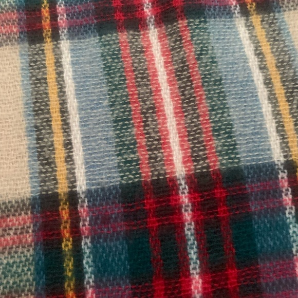 Beautiful large scarf or shawl. - Picture 4 of 5